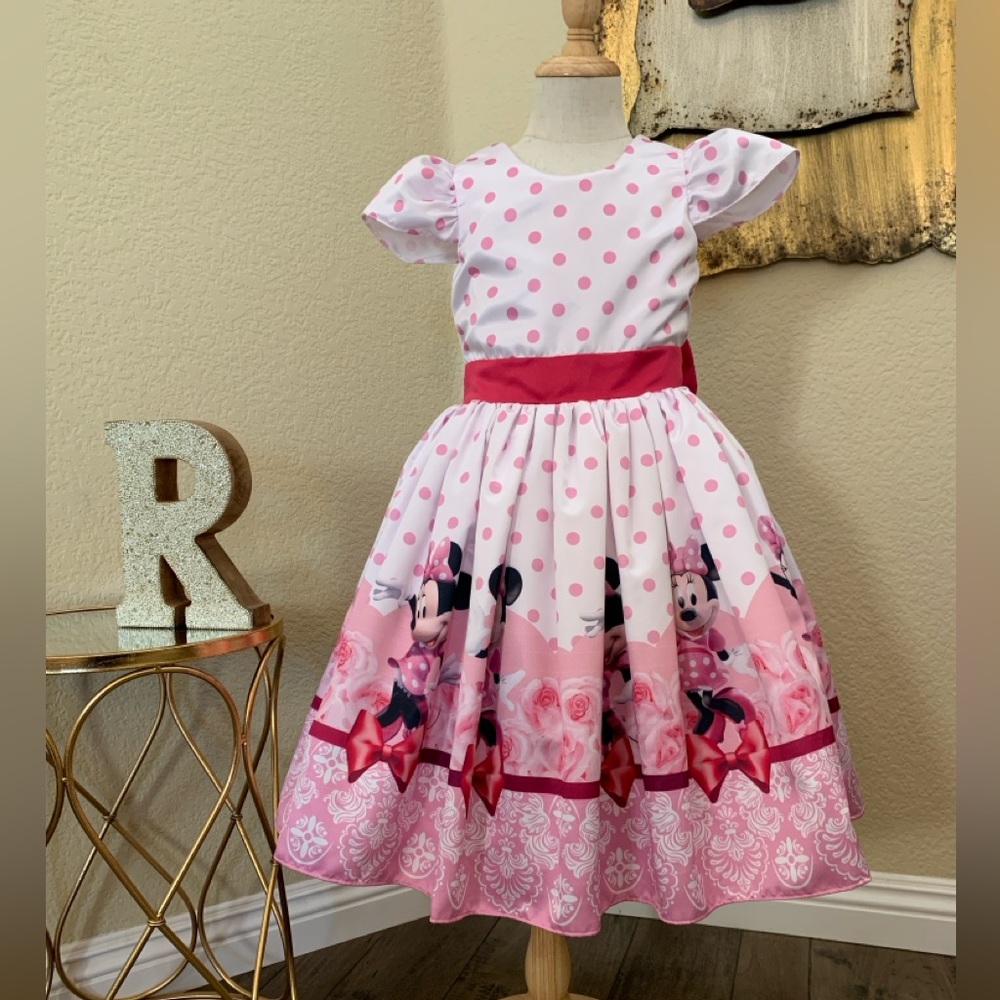 Minnie Mouse dress for girls. Size 5T